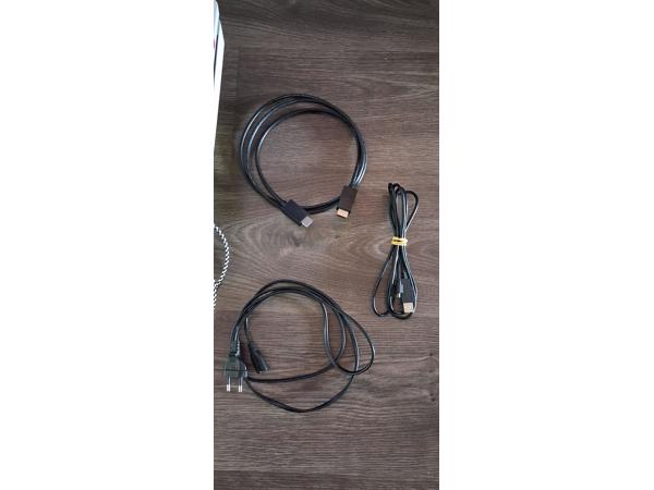 PS4 Slim Wit 500GB + 4x F1 (2017-2020) + 2 Rode Controllers
