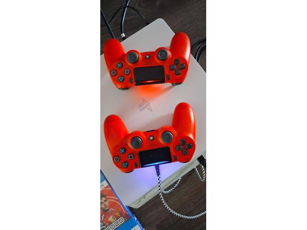 PS4 Slim Wit 500GB + 4x F1 (2017-2020) + 2 Rode Controllers
