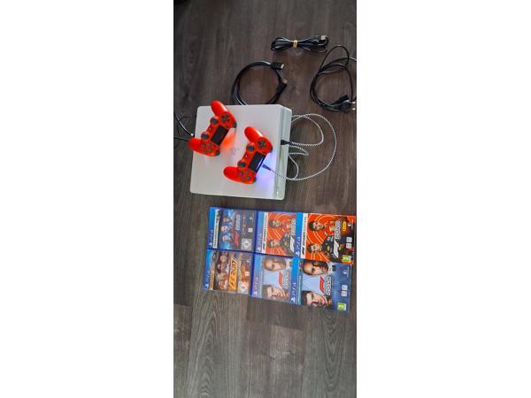PS4 Slim Wit 500GB + 4x F1 (2017-2020) + 2 Rode Controllers