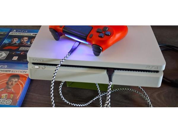 PS4 Slim Wit 500GB + 4x F1 (2017-2020) + 2 Rode Controllers