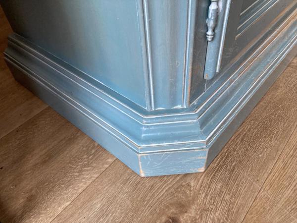 Mintgroen dressoir (146 b x 90 h x 61 d)