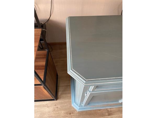 Mintgroen dressoir (146 b x 90 h x 61 d)