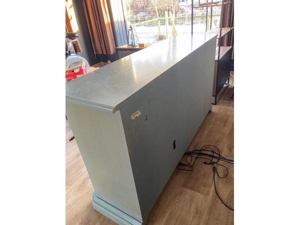 Mintgroen dressoir (146 b x 90 h x 61 d)