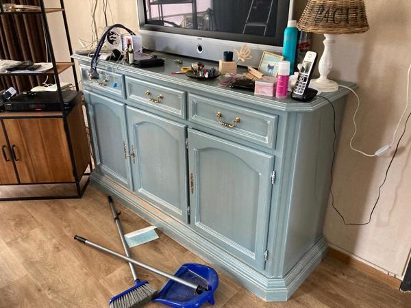 Mintgroen dressoir (146 b x 90 h x 61 d)