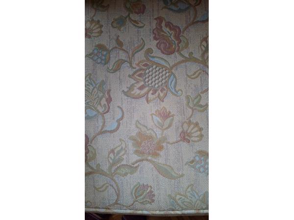 Eiken stoel met nieuwe kussens