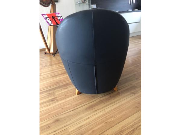 Donker blauwe leren fauteuil