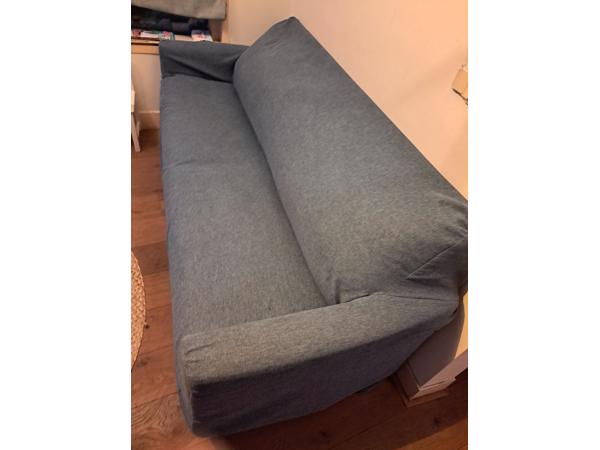 Bank met twee stoelen