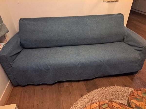 Bank met twee stoelen