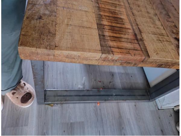 Mangohouten eet tafel