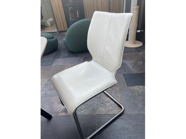 4 witte leren eetkamerstoelen