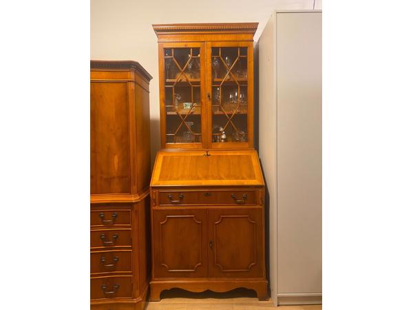 Prachtige set kasten, noten houten, vintage.