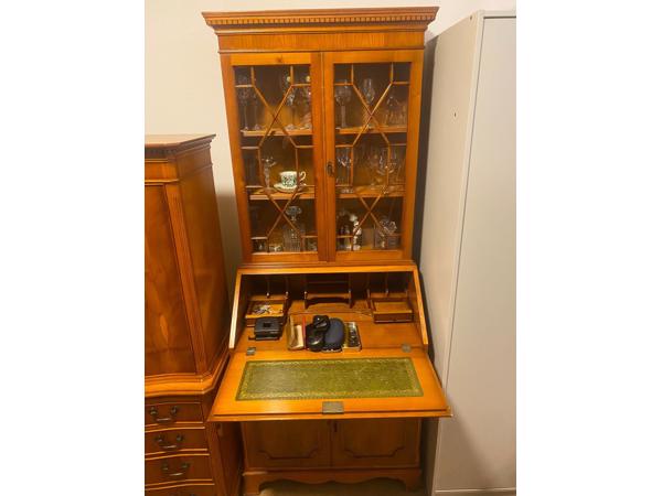 Prachtige set kasten, noten houten, vintage.