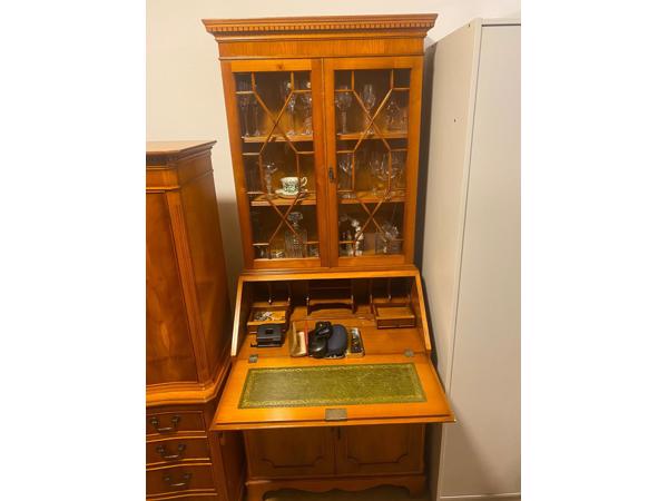 Prachtige set kasten, noten houten, vintage.