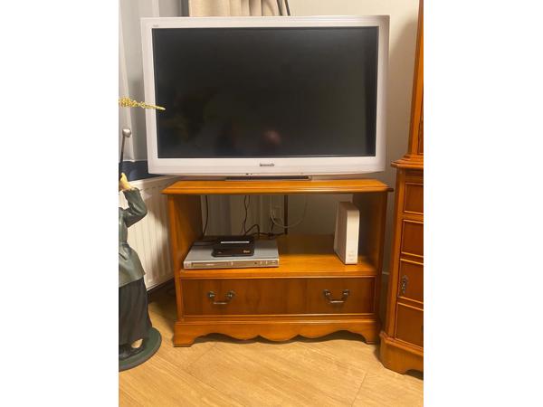 Prachtige set kasten, noten houten, vintage.