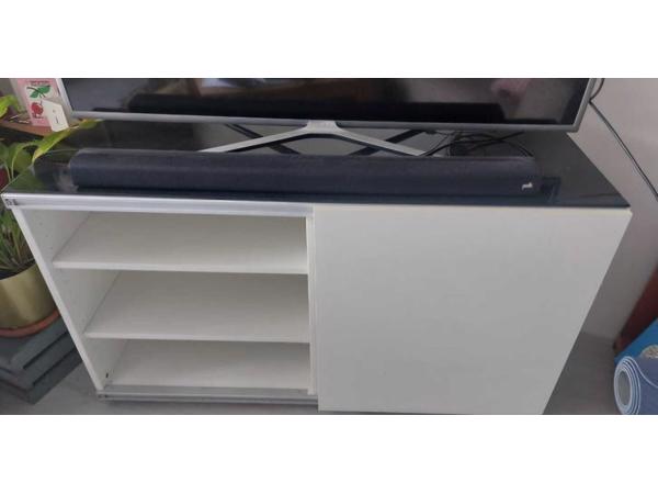 TV-meubel met schuifdeur en wieltjes