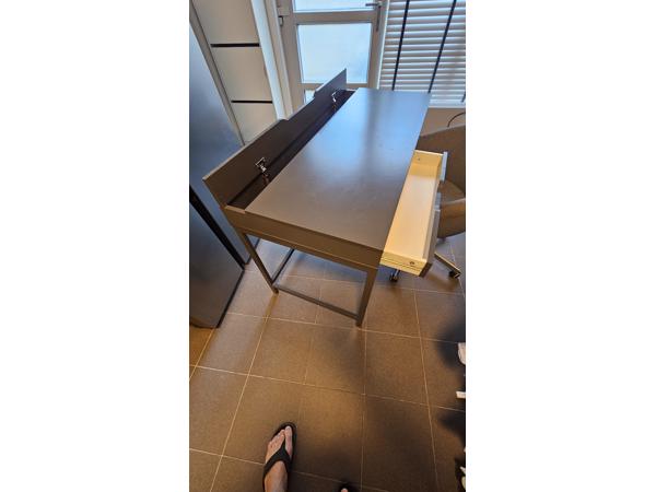 Ikea bureau met stoel grijs