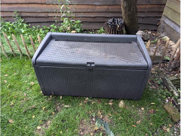 Plastic opslagbox voor in de tuin.