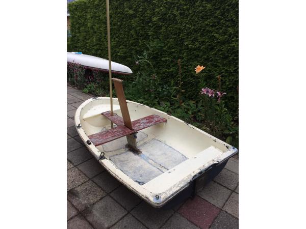 Jeugd-zeil-roei-speelbootje