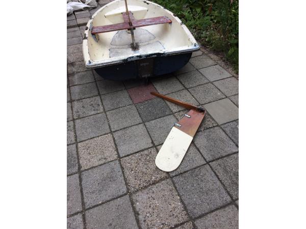 Jeugd-zeil-roei-speelbootje