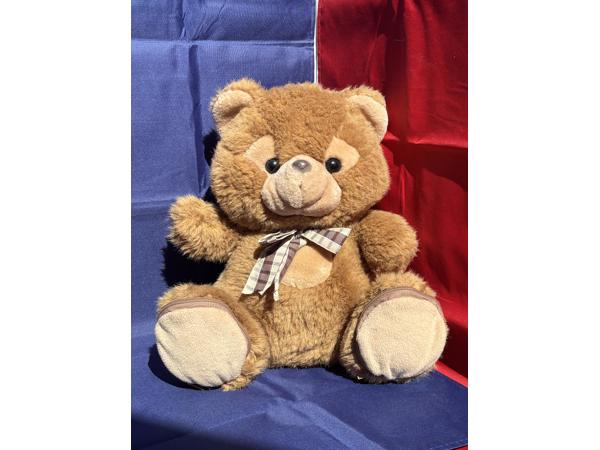 Beer met strik en rits voetzolen bruin beige