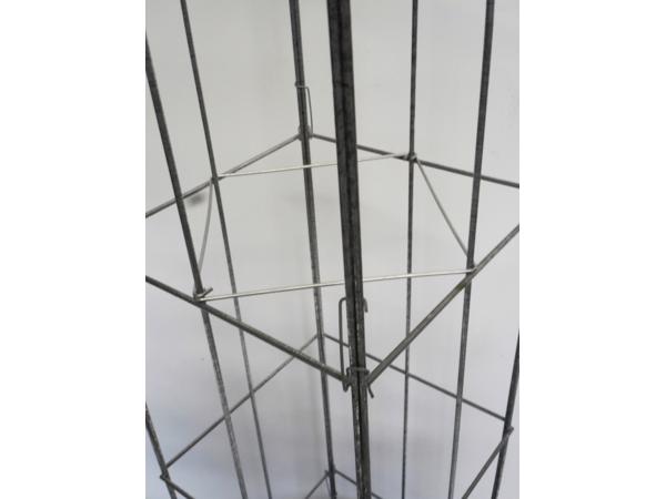 AARDBEIEN TOREN KLIMPLANTENREK etagère