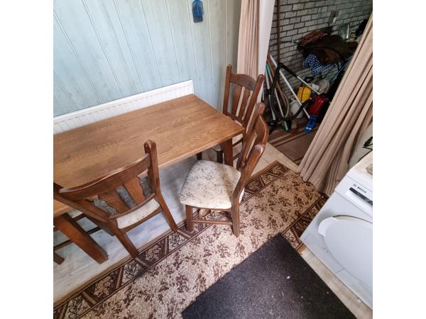 eetkamertafel met 4 stoelen