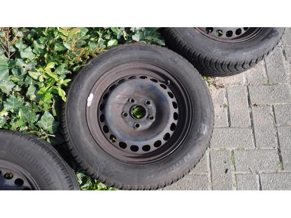 2 all season banden op volkswagen velgen.