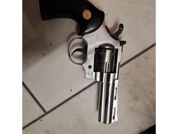 Alarm pistool 9mm  kimar  colt python 4