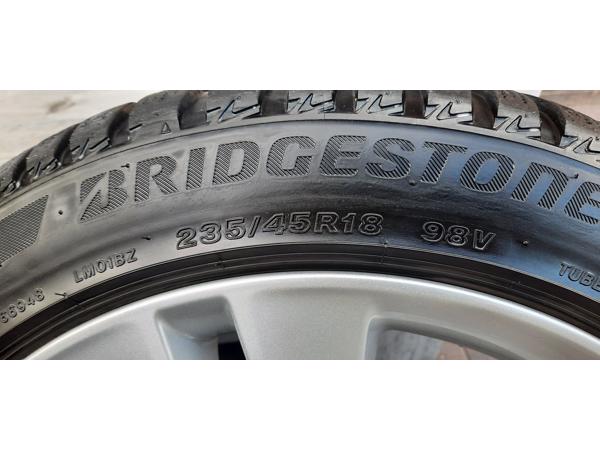 Originele Opel Astra-J  velgen met winterbanden.