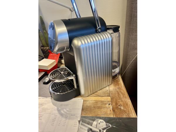 Te koop: nette Nespresso koffiemachine Pro Zenius ZN100 koff