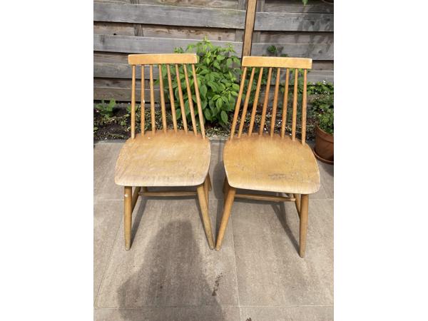Houten stoelen