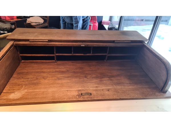 Bureau opbouw met rolluik