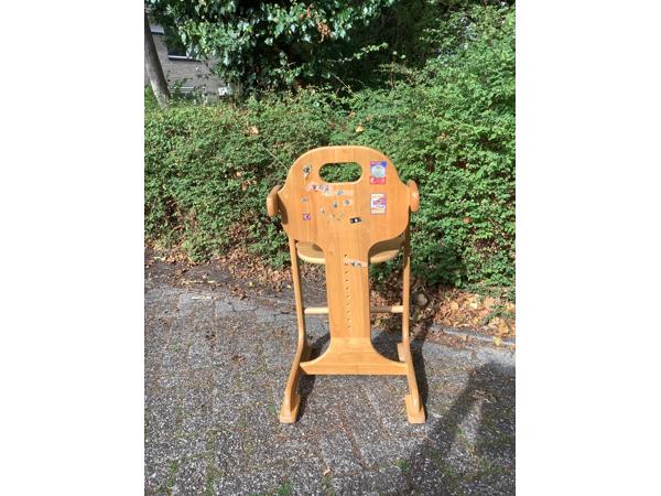 Houten kinderstoel