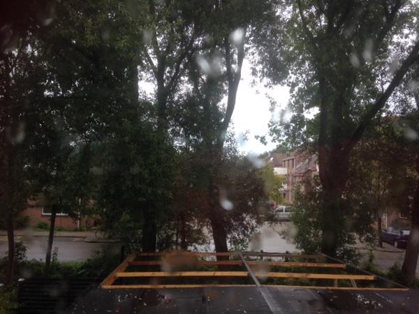 Gezocht vrijwilligers die tuinen kunnen bestraten voor en achter