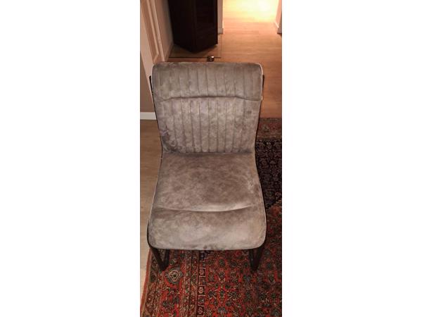 Complete eethoek. Houten tafel en 6 stoelen