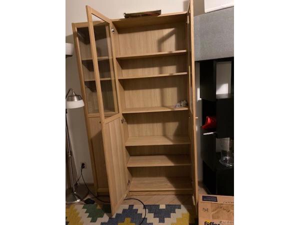 vitrinekastje met 3 deurtjes