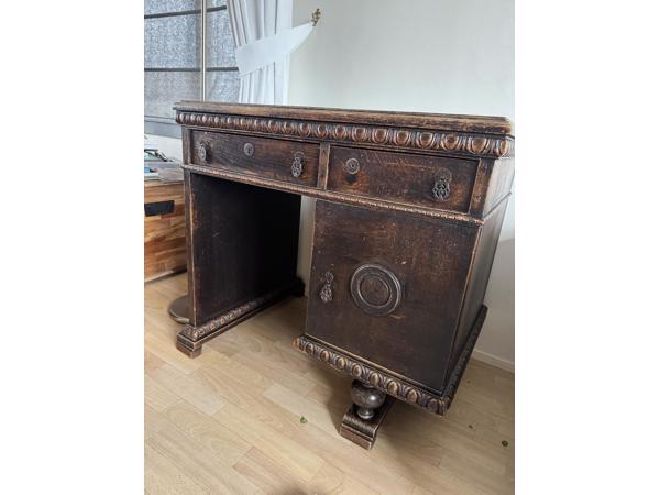 Antiek bureau