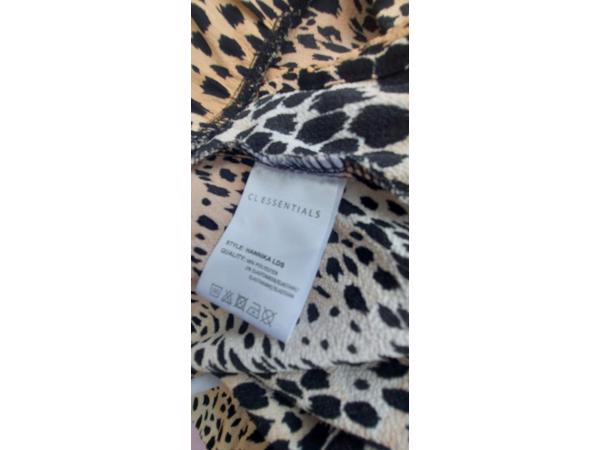 Rok van CL Essentials. maat XL