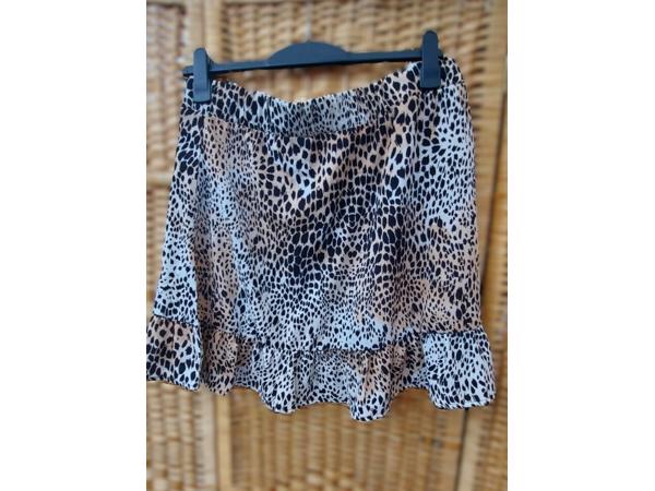 Rok van CL Essentials. maat XL