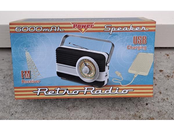 Een nooit gebruikte Retro Radio in originele verpakking.