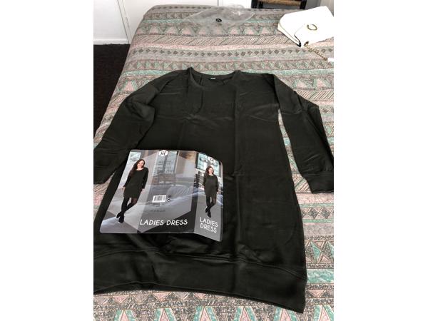 2 stuks nieuw verpakt dames jurkjes