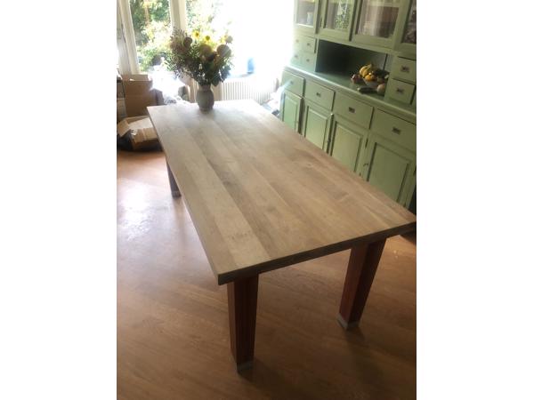 Eikenhouten tafel