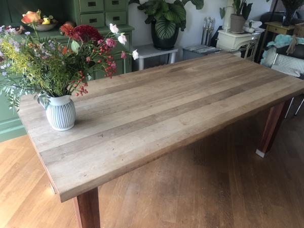 Eikenhouten tafel