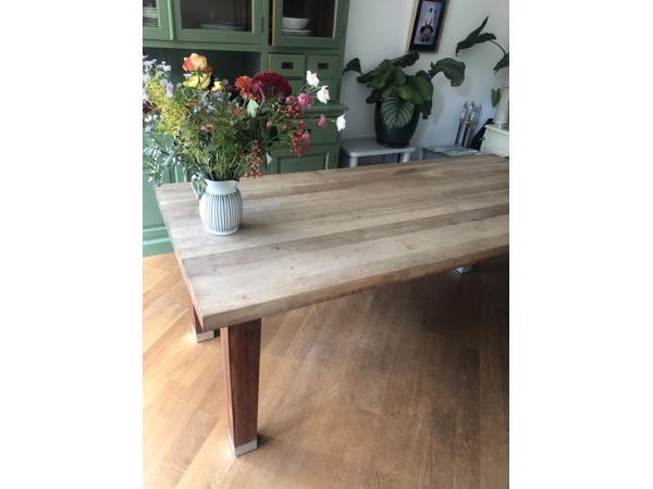 Eikenhouten tafel