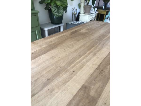 Eikenhouten tafel