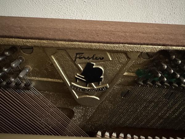 Piano met kruk