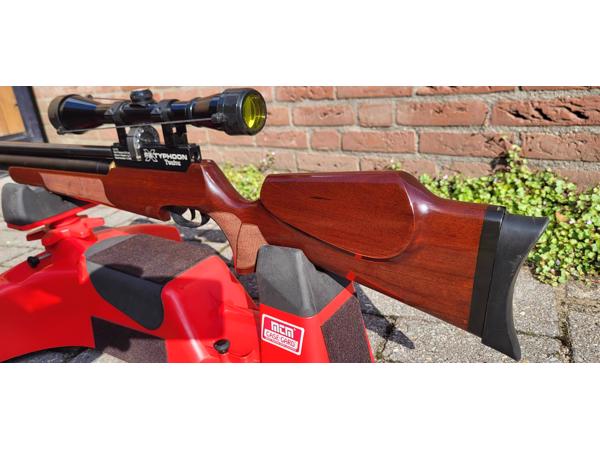 Nette fx tyfoon 5.5 mm met kijker 4-16x40 aoeg