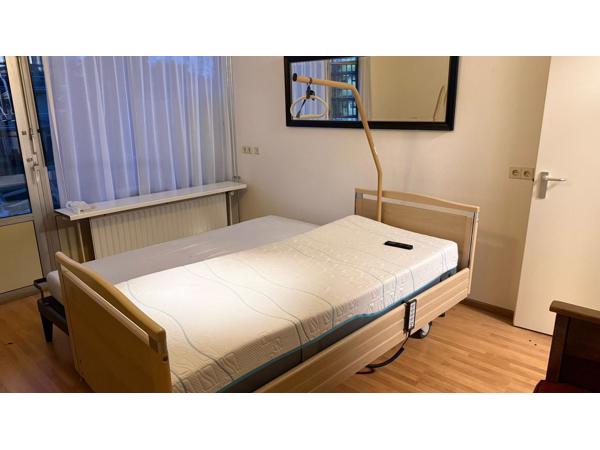 Zorg bed electrisch verstelbaar