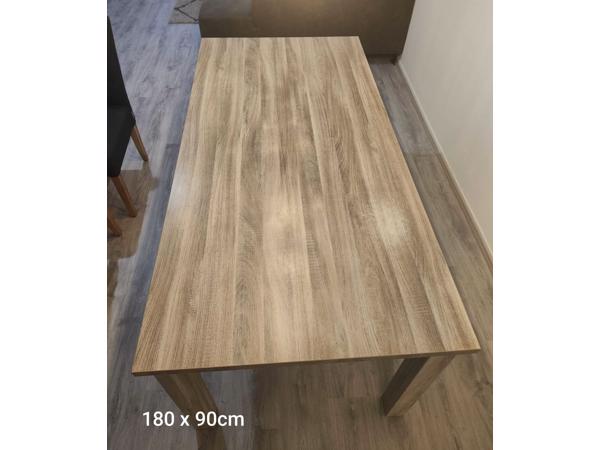 Eettafel en Salontafel dressoir vitrinekast