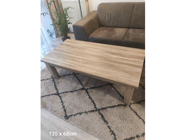 Eettafel en Salontafel dressoir vitrinekast